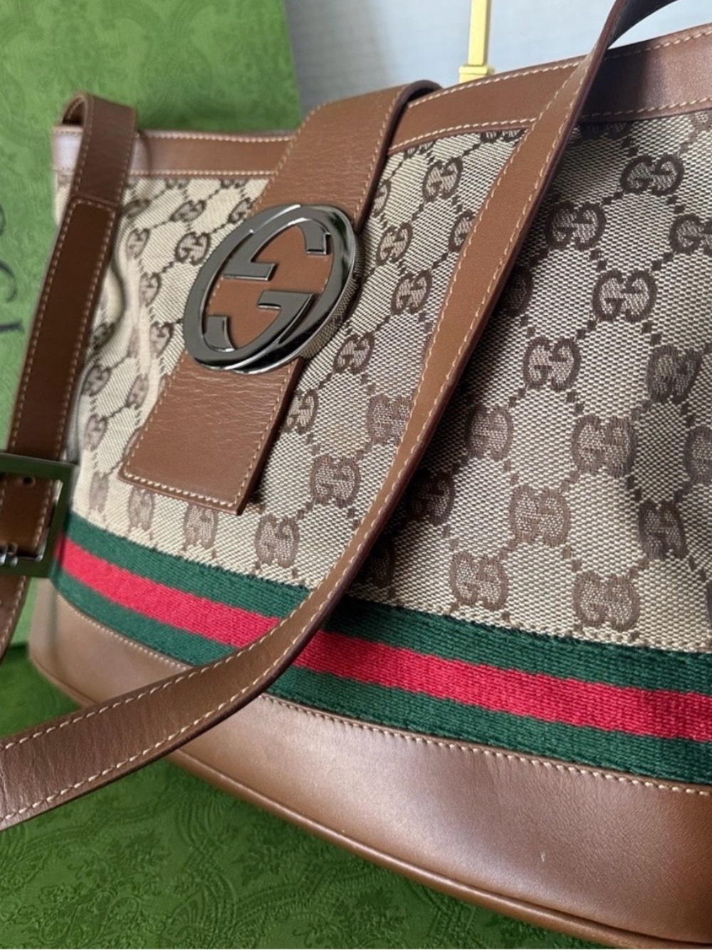 Gucci Brown GG Canvas Shoulder Bag with Green and Red Web Stripe - Picture 2 of 13